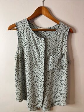 Loft Sleeveless Pale Blue Mint Leaf Pattern Blouse With Placket